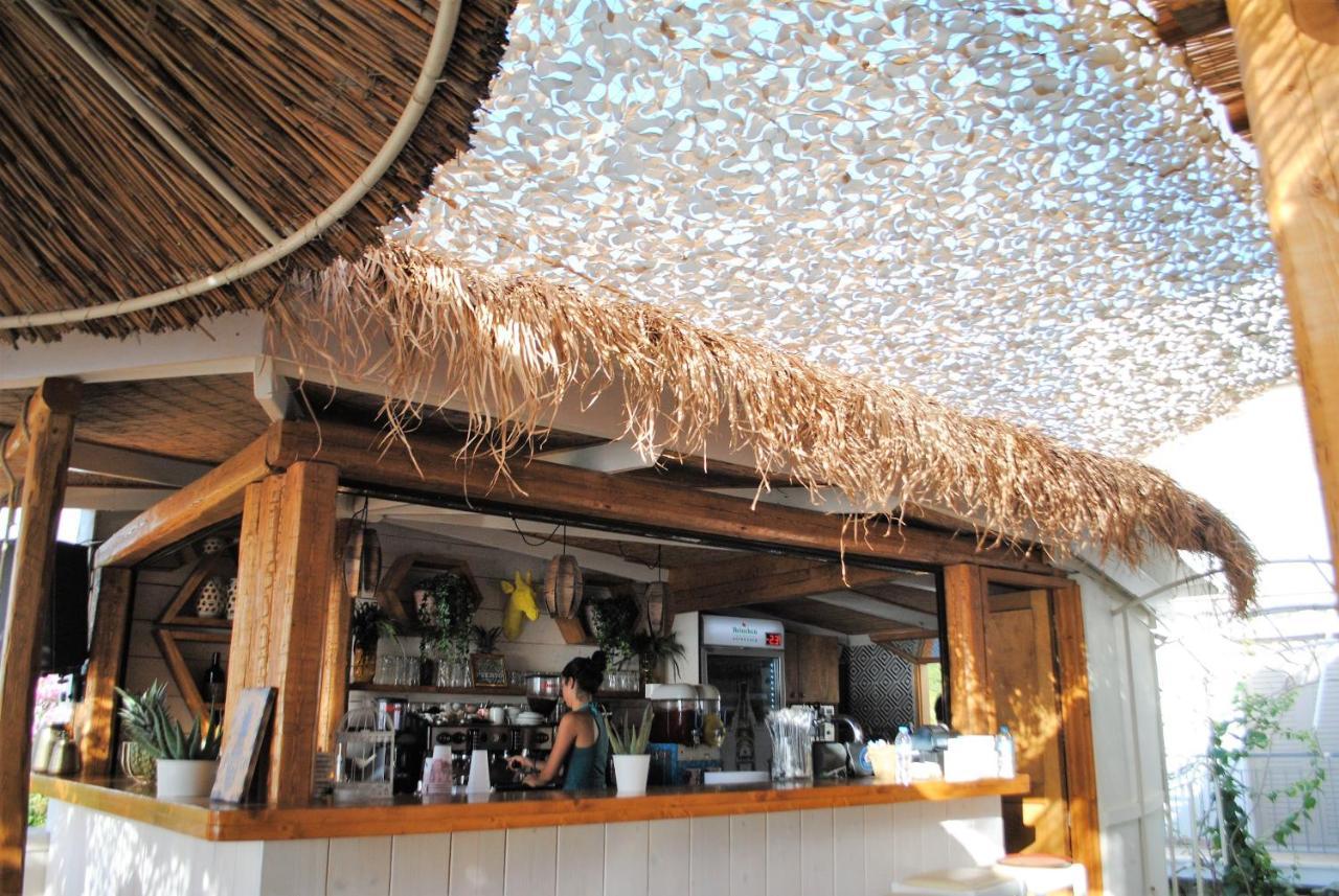 Akhladherí Puerto Seaside Rooms מראה חיצוני תמונה