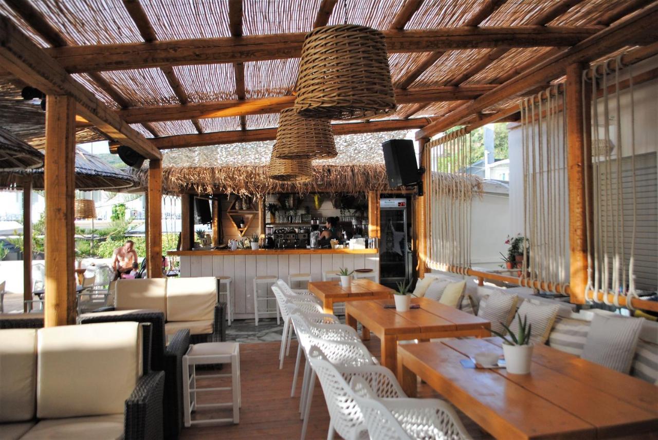 Akhladherí Puerto Seaside Rooms מראה חיצוני תמונה