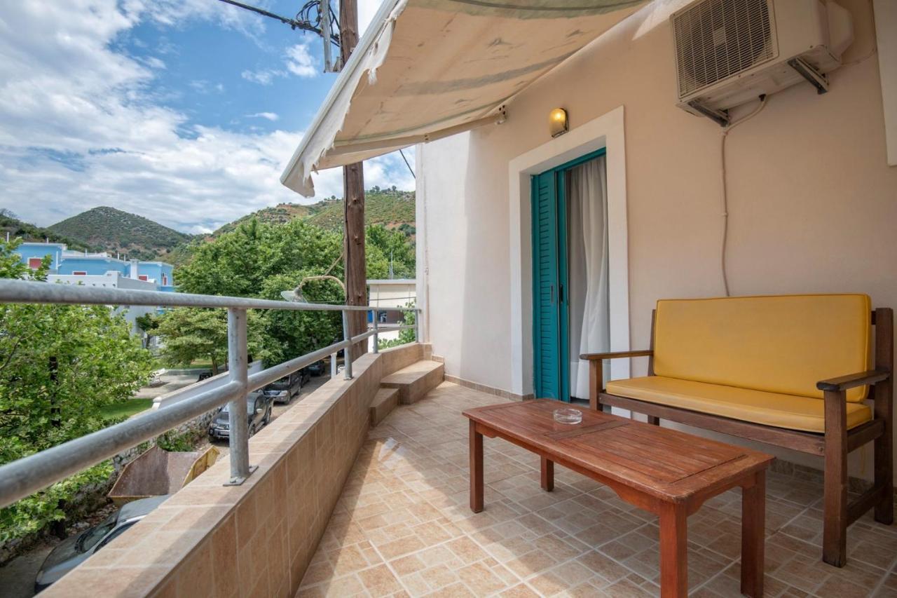 Akhladherí Puerto Seaside Rooms מראה חיצוני תמונה