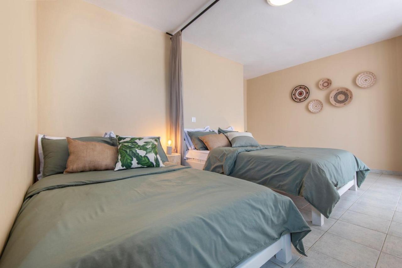 Akhladherí Puerto Seaside Rooms מראה חיצוני תמונה