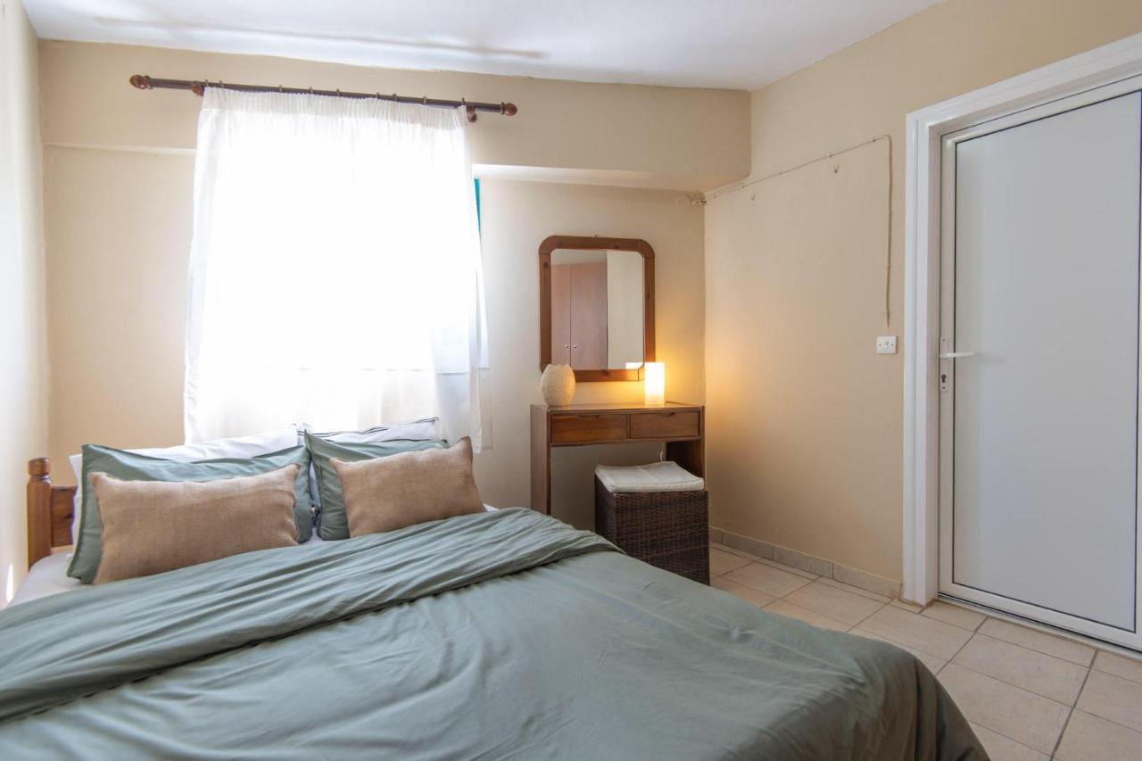 Akhladherí Puerto Seaside Rooms מראה חיצוני תמונה