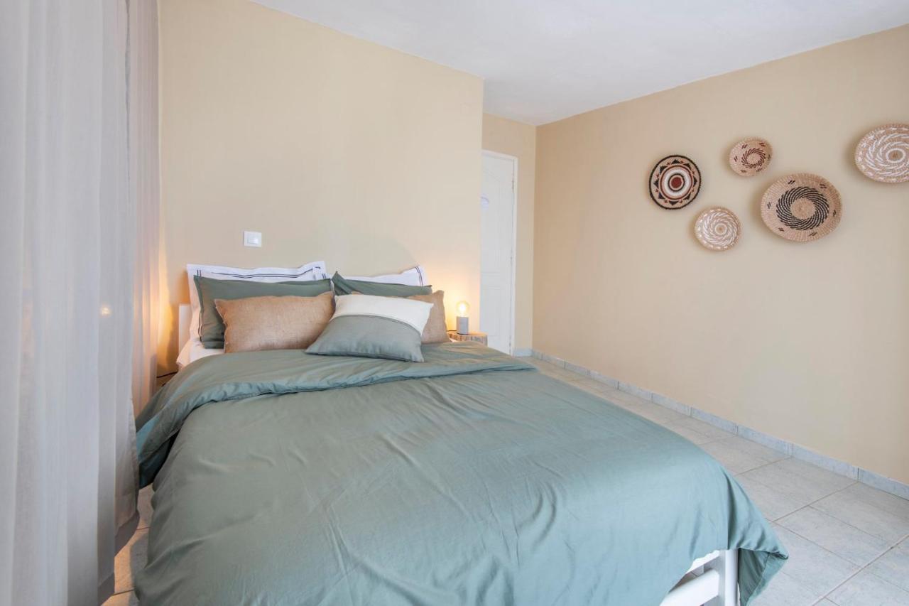 Akhladherí Puerto Seaside Rooms מראה חיצוני תמונה