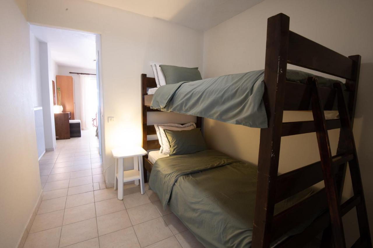Akhladherí Puerto Seaside Rooms מראה חיצוני תמונה