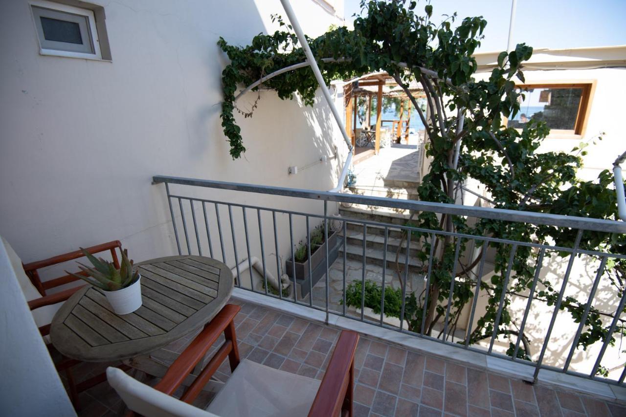 Akhladherí Puerto Seaside Rooms מראה חיצוני תמונה