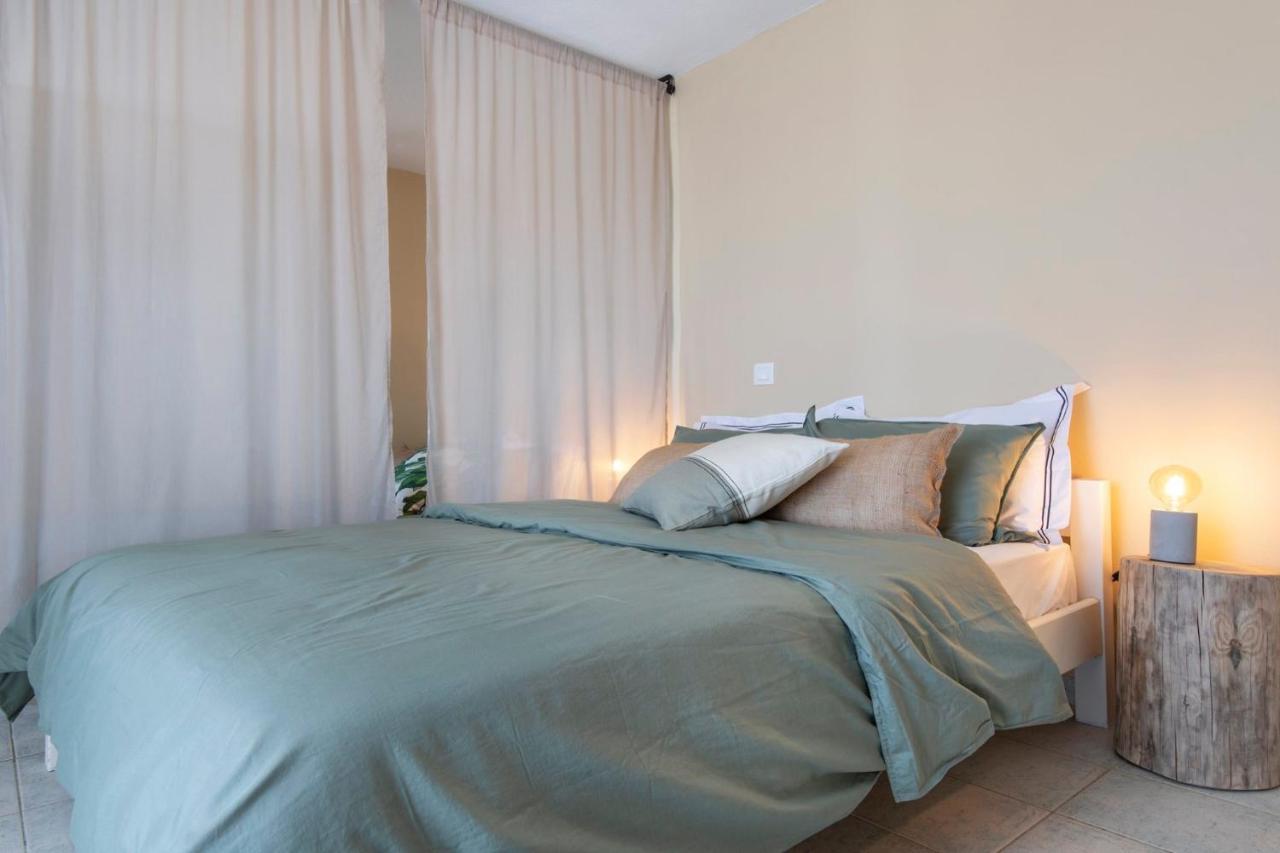 Akhladherí Puerto Seaside Rooms מראה חיצוני תמונה