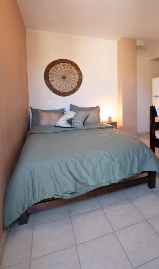 Akhladherí Puerto Seaside Rooms מראה חיצוני תמונה
